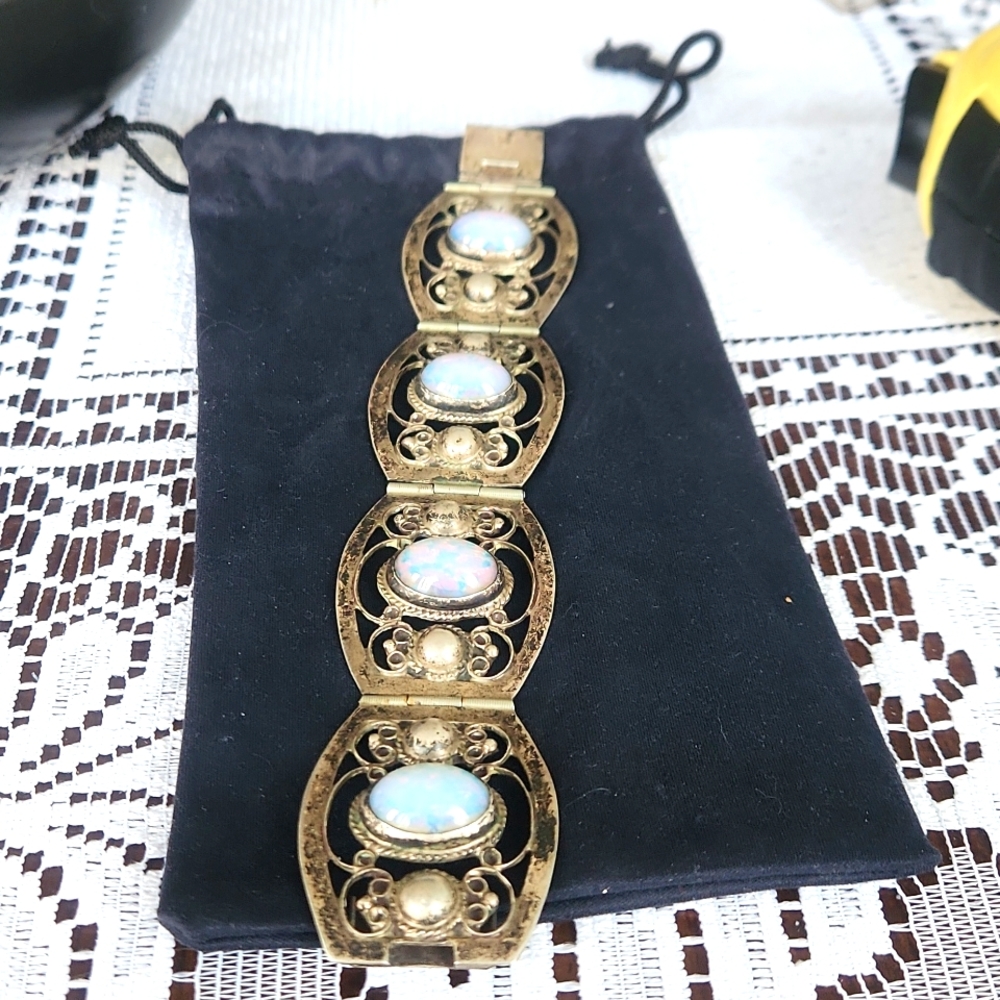 VINTAGE STERLING SILVER OPAL LARGE LINK BEAUTIFUL BRACELET.